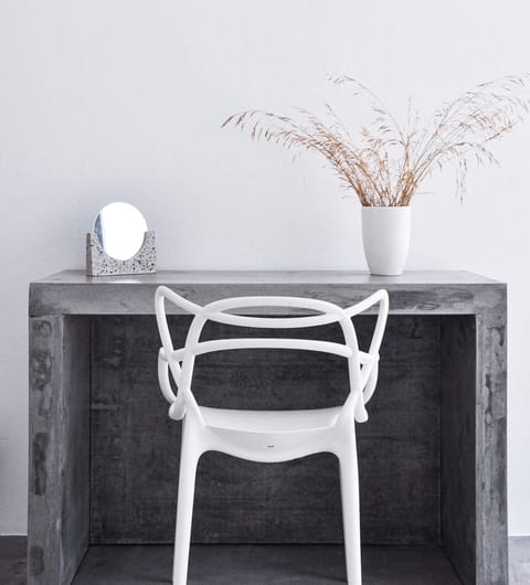 Deluxe Suite | Living area | Flat-screen TV