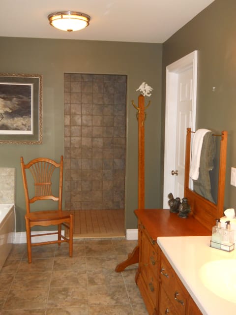 Luxury Suite, Ensuite, Garden View (The King Suite) | Bathroom | Separate tub and shower, deep soaking tub, free toiletries, hair dryer