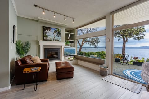 Welcome to Beach Bliss ... stunning ocean views! Let the relaxation begin.