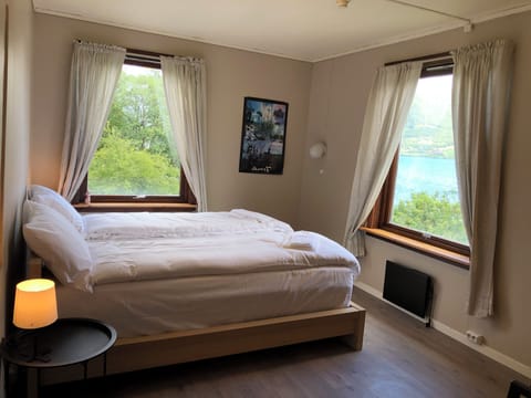 SUITE ROOM WITH GLACIER AND LAKE VIEW | Free WiFi, bed sheets