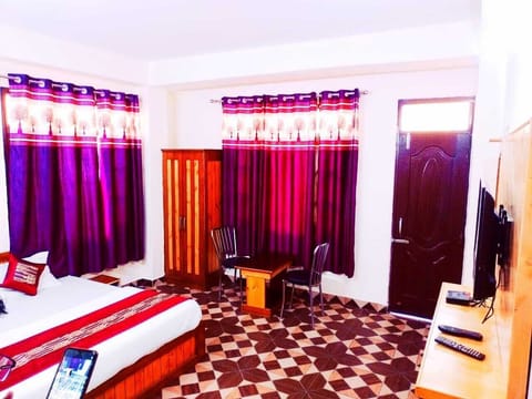 Luxury Room | Individually decorated, iron/ironing board, free WiFi