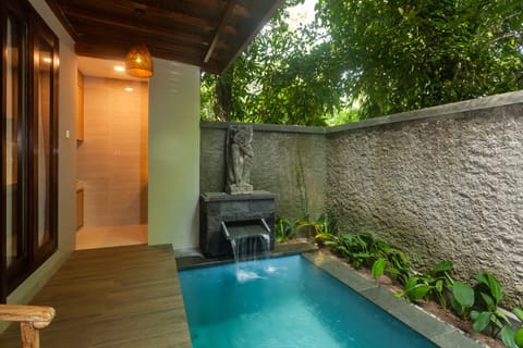One bedroom private pool | Bathroom | Shower, rainfall showerhead, hair dryer, bidet