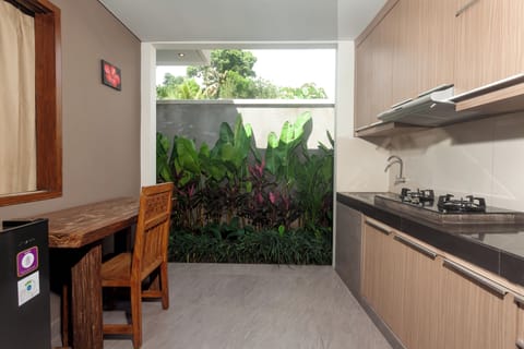 One bedroom jungle view | Living area | Flat-screen TV