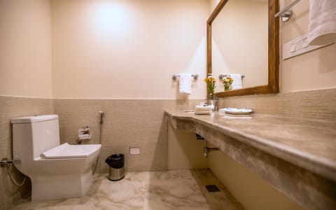 Superior Room, 1 King Bed, Non Smoking, Mountain View | Bathroom | Shower, free toiletries, towels, soap