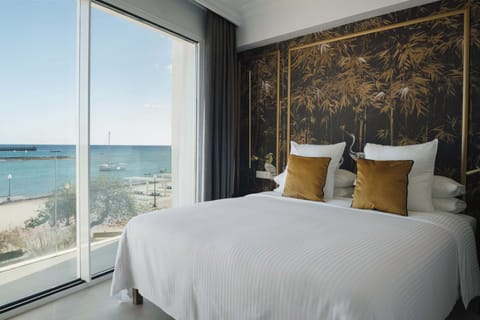 Deluxe Suite, 2 Bedrooms, Sea View | Premium bedding, memory foam beds, in-room safe, laptop workspace