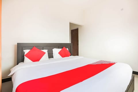 Classic Room | Desk, free WiFi, bed sheets