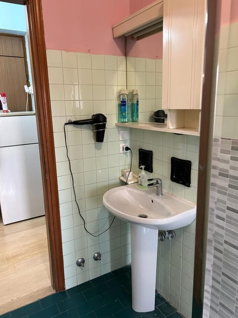 Standard Room, City View | Bathroom