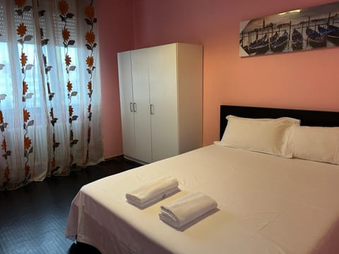 Standard Room, City View | Desk, free WiFi