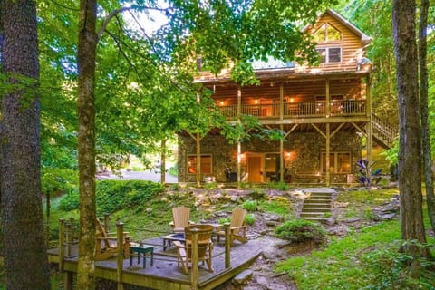 Valley Creek Retreat Back Decks & Fire Pit.