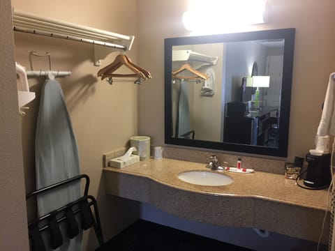 Bathtub, free toiletries, hair dryer, towels