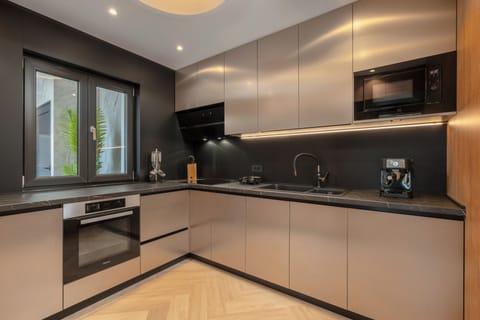 Panoramic Apartment, Sea View | Private kitchen