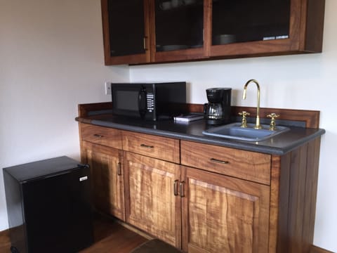 Luxury Studio Suite, 1 Bedroom, Jetted Tub, Garden View (Ohia Ranch Retreat) | Private kitchenette | Cleaning supplies, paper towels