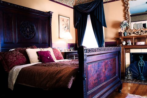 Deluxe Room, 1 Queen Bed | Premium bedding, iron/ironing board, rollaway beds, free WiFi