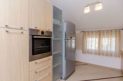 Apartment (A1) | Private kitchen | Oven, electric kettle