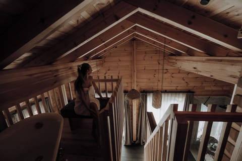 Deep soaking bathtub