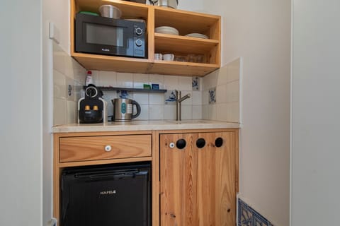 Basic Room | Private kitchen | Mini-fridge, microwave, espresso maker, electric kettle