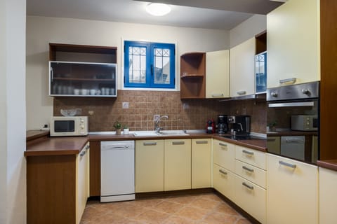 Villa, 3 Bedrooms, Private Pool | Private kitchen | Fridge, microwave, oven, stovetop