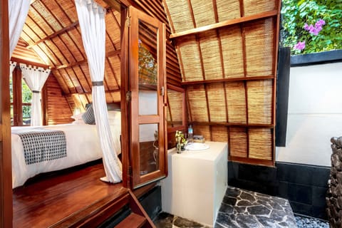 Sasak Bungalow | Bathroom | Shower, towels