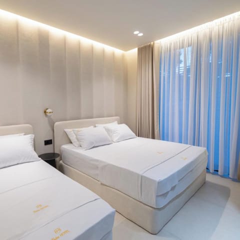 Luxury Triple Room | 1 bedroom, desk, soundproofing, free WiFi