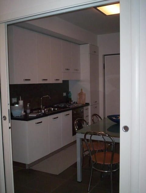 Deluxe Apartment | Private kitchen | Full-size fridge, oven, stovetop, toaster