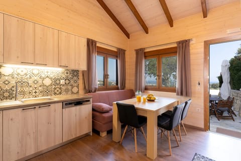 Fantastic views wooden villa,Near tavern, Maroulas village,Rethymno