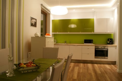 Apartment, 2 Bedrooms (Olive Suite) | In-room dining