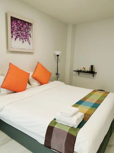 King with Balcony | Egyptian cotton sheets, premium bedding, memory foam beds