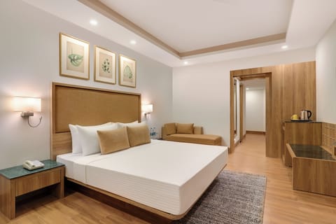 Superior Suite | Minibar, iron/ironing board, free WiFi, bed sheets