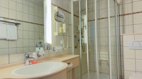 Comfort Double Room | Bathroom | Shower, hair dryer