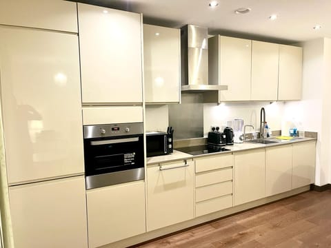 Apartment | Private kitchen | Fridge, microwave, oven, stovetop