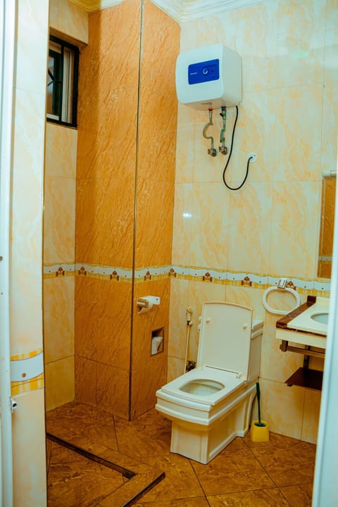 Luxury Double Room | Bathroom | Slippers