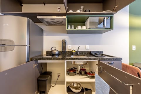 Basic Apartment | Private kitchen | Fridge, microwave, espresso maker, cookware/dishes/utensils