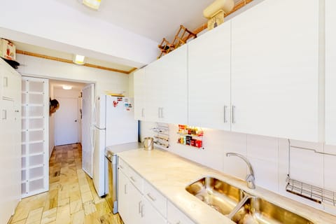 Family Apartment | Private kitchen | Fridge, microwave, oven, dishwasher