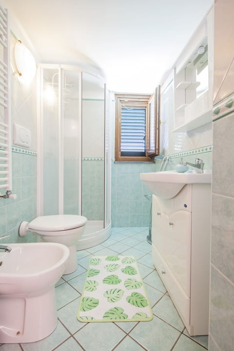 Double Room, Terrace | Bathroom | Shower, hair dryer, bidet, towels