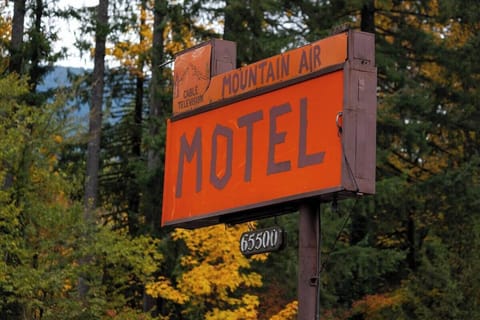 Welcome to the historic Mountain Air Motel