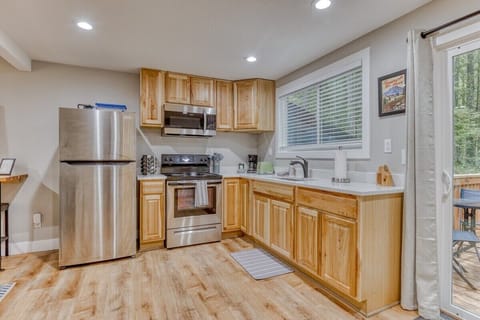 Meal prep made easy! Our kitchen has everything you need to create delicious dishes. Enjoy the cooking experience!