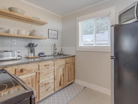 Our well-equipped kitchen makes preparing simple meals a breeze.