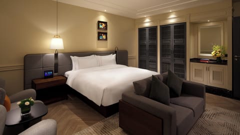 Executive Suite | Premium bedding, down comforters, free minibar, in-room safe