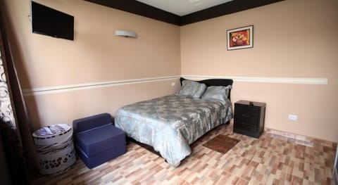 Family Room, 2 Bedrooms, 2 Bathrooms | Premium bedding, down comforters, individually decorated