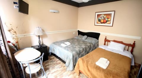 Room, Private Bathroom (With 2 beds) | Premium bedding, down comforters, individually decorated