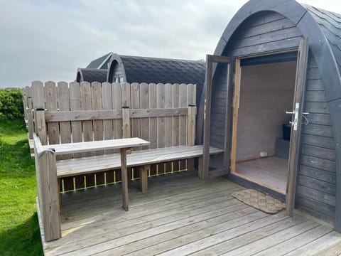 Wooden cabin with a view | Terrace/patio