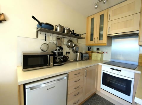 Kitchen with electric cooker and hob