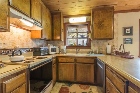 Nicely appointed kitchen.