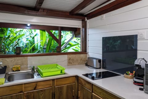 Honeymoon Bungalow, Garden View | Private kitchen