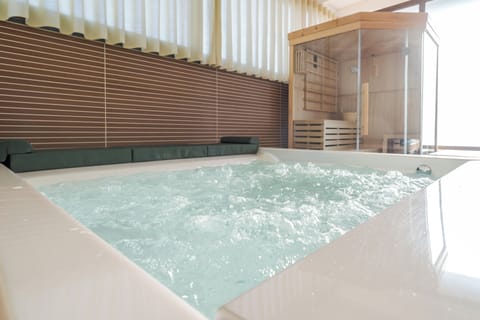 Luxury Apartment | Private spa tub