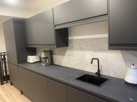 House | Private kitchen | Fridge, microwave, oven, stovetop