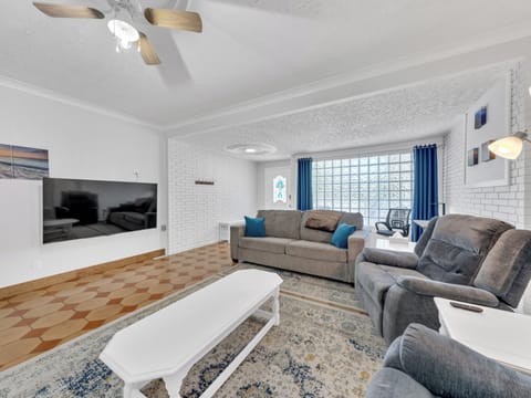 Premium Apartment | Living area | Smart TV, streaming services