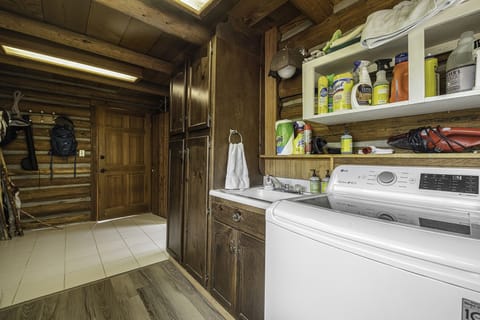 Cabin, 3 Bedrooms | Laundry