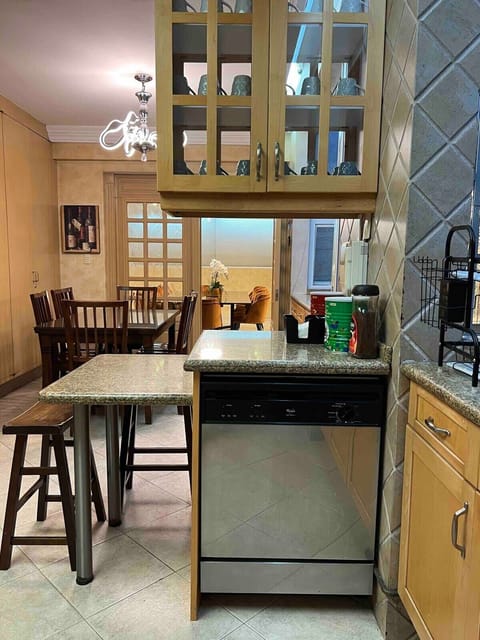 There's a dishwasher for quick, easy clean-ups