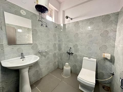 Deluxe Double Room | Bathroom